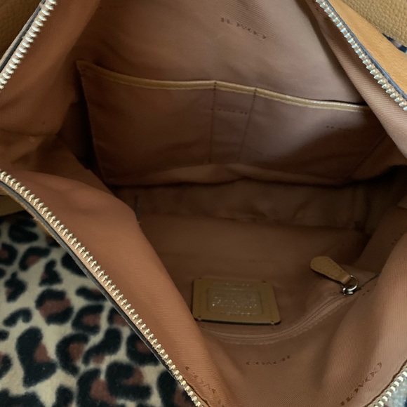 Coach shoulder or crossbody bag turnlock - Picture 4 of 6